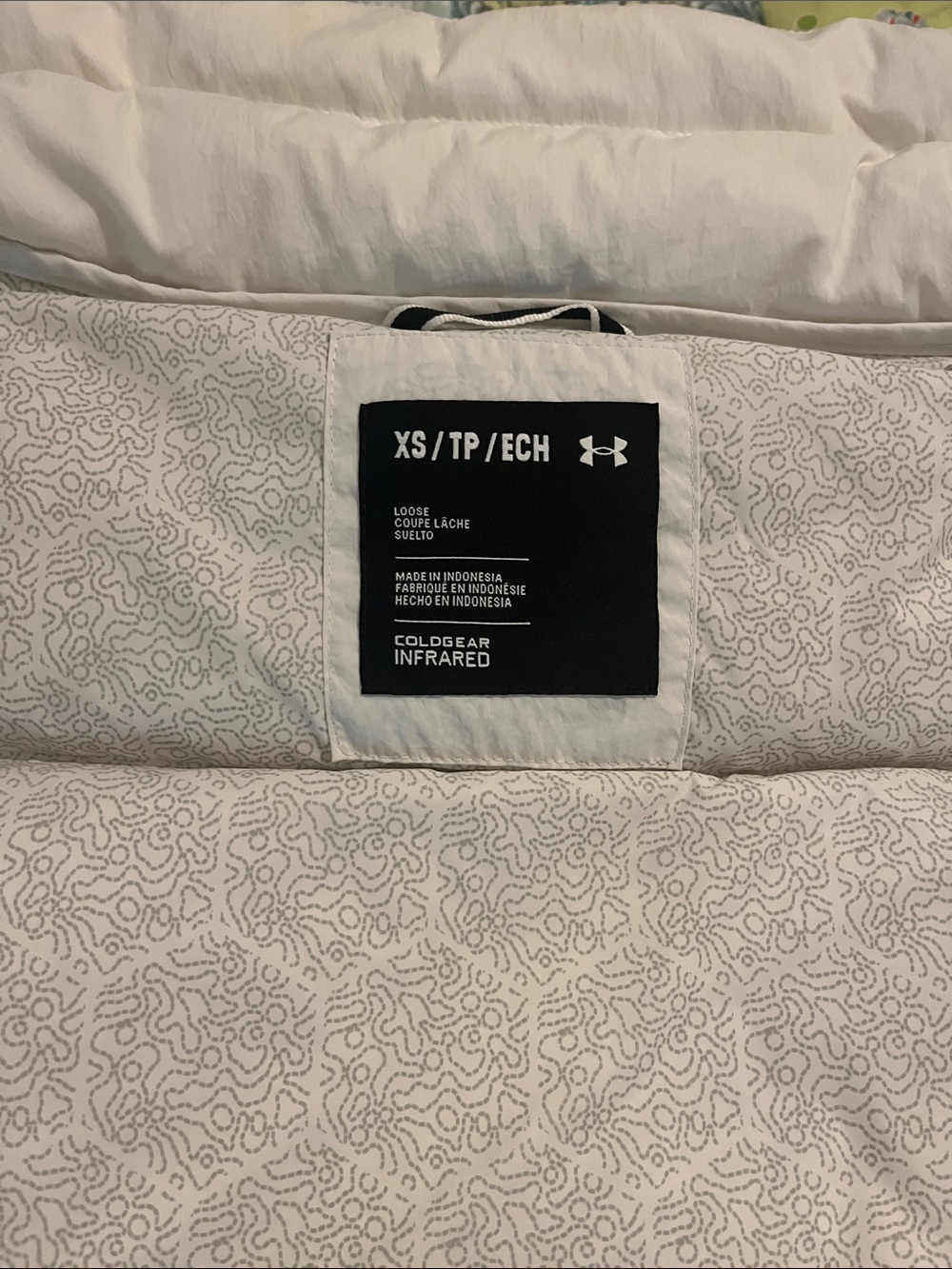 Under Armour Women’s White Quilted Puffer Vest - Picture 3 of 9